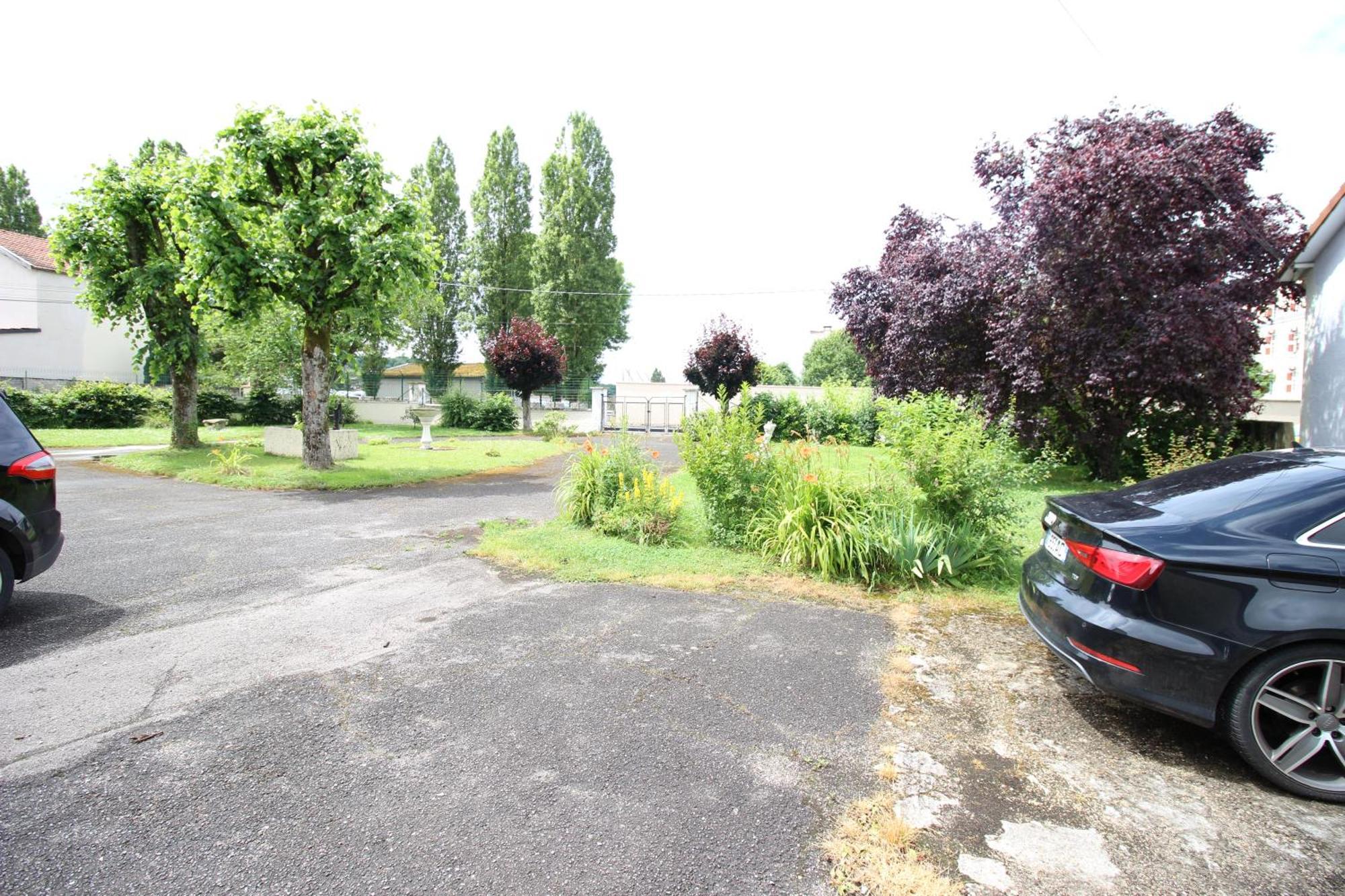 3 Chambres - Tres Grand Jardin Privee - Terrasse Privee - Garage Velo Et Moto - Parking Voiture Privee Dans La Propriete - Gere Par Presta-Zen'Services Thierville-sur-Meuse Exterior foto