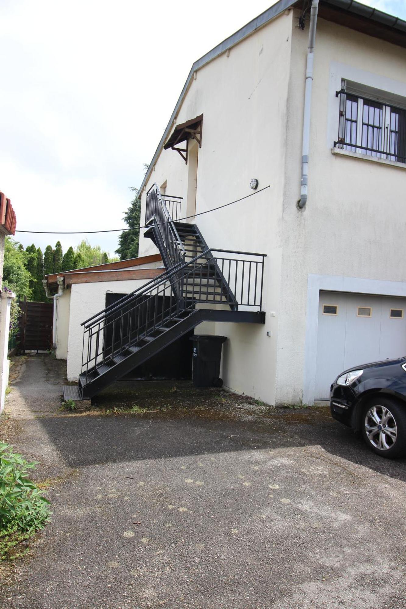 3 Chambres - Tres Grand Jardin Privee - Terrasse Privee - Garage Velo Et Moto - Parking Voiture Privee Dans La Propriete - Gere Par Presta-Zen'Services Thierville-sur-Meuse Exterior foto